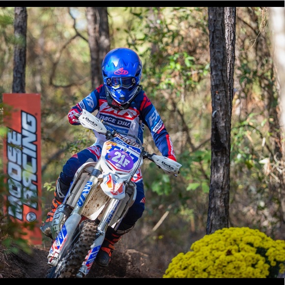 Meet your Posher, Sarah - Picture 2 of 2